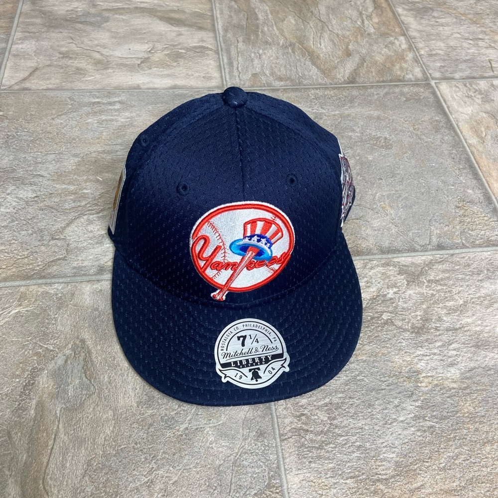New York Yankees Mitchell & Ness Fitted Hat Mens Size 7 1/4 Blue MLB Baseball